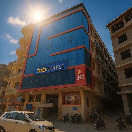 Fabhotel The Golf Inn 诺伊达 外观 照片