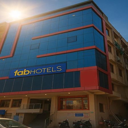 Fabhotel The Golf Inn 诺伊达 外观 照片