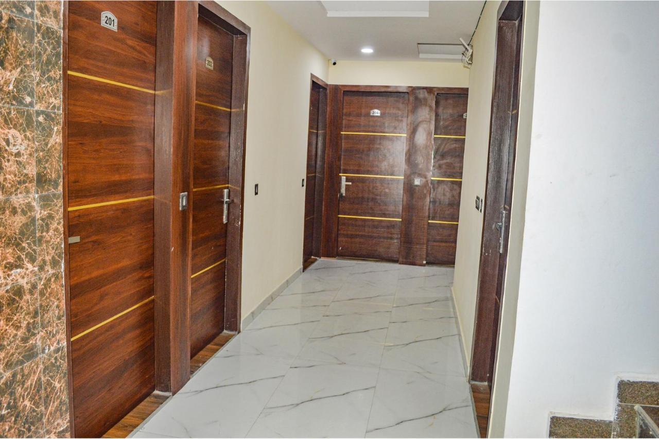 Fabhotel The Golf Inn 诺伊达 外观 照片