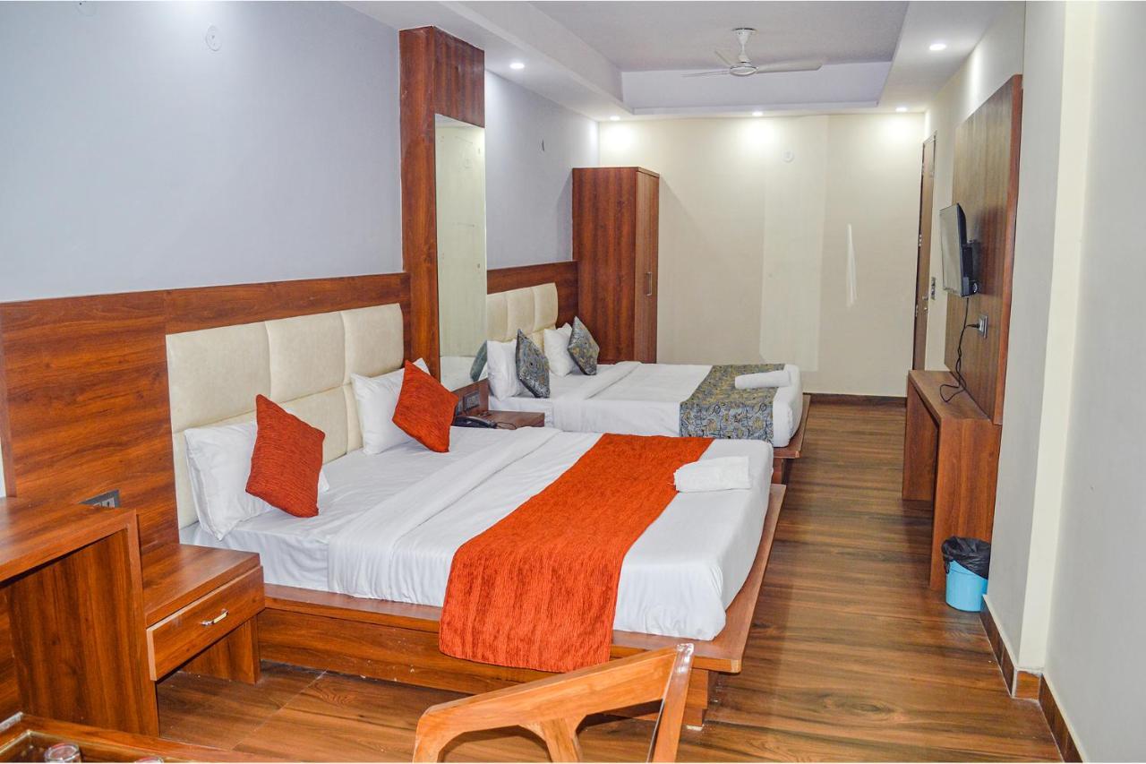 Fabhotel The Golf Inn 诺伊达 外观 照片