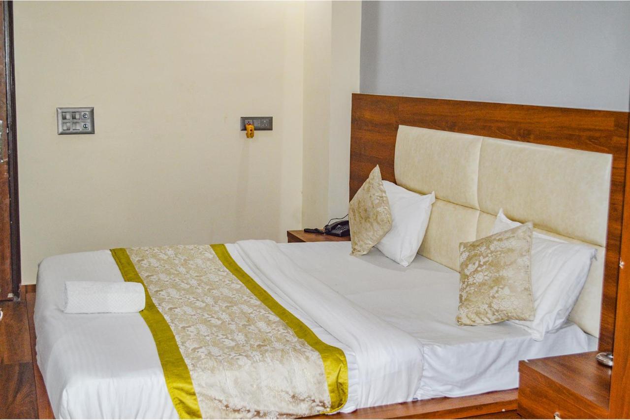 Fabhotel The Golf Inn 诺伊达 外观 照片