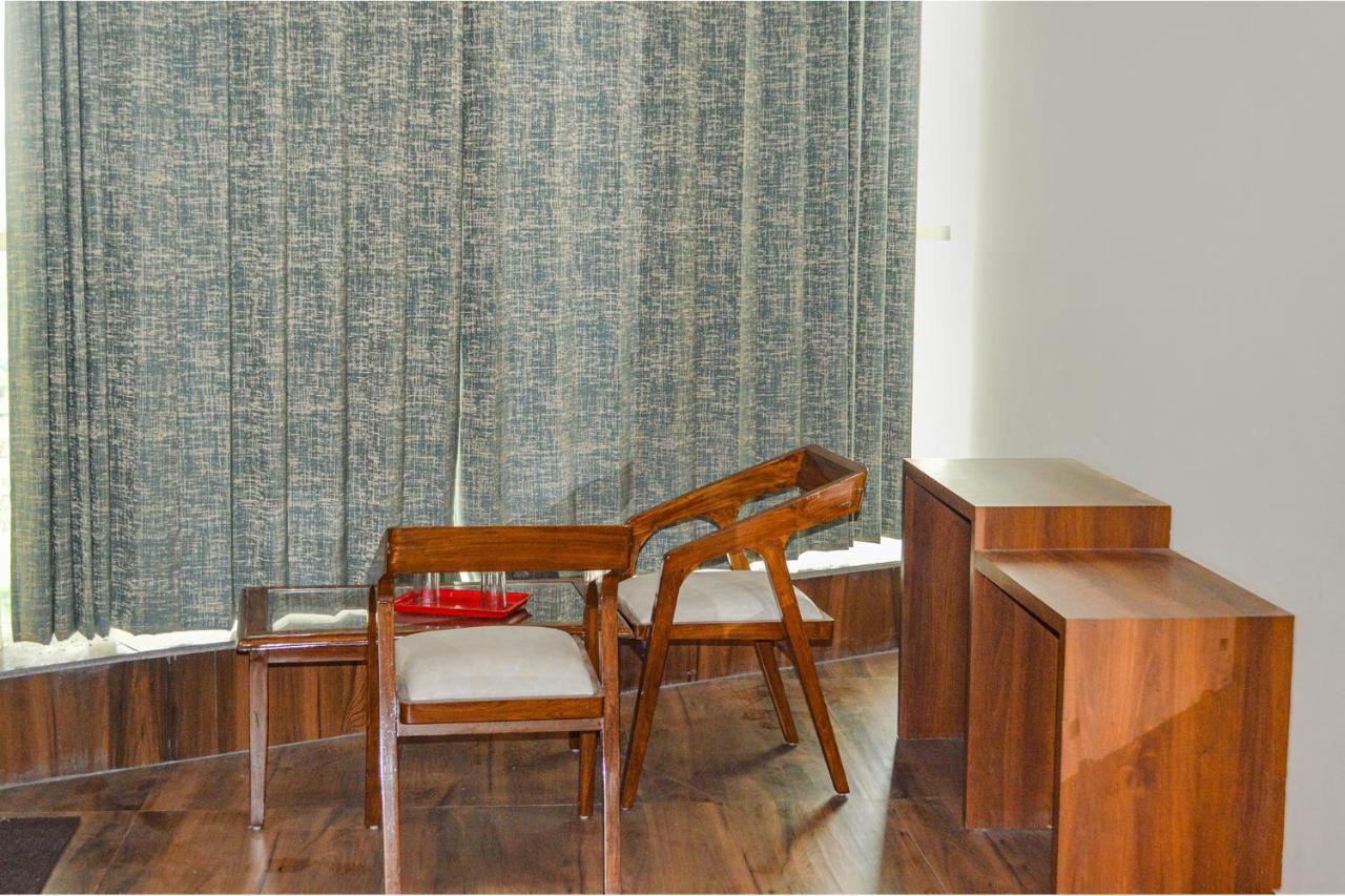 Fabhotel The Golf Inn 诺伊达 外观 照片