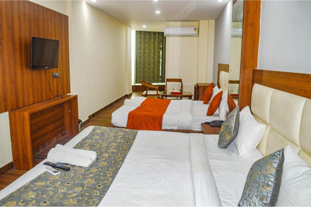 Fabhotel The Golf Inn 诺伊达 外观 照片