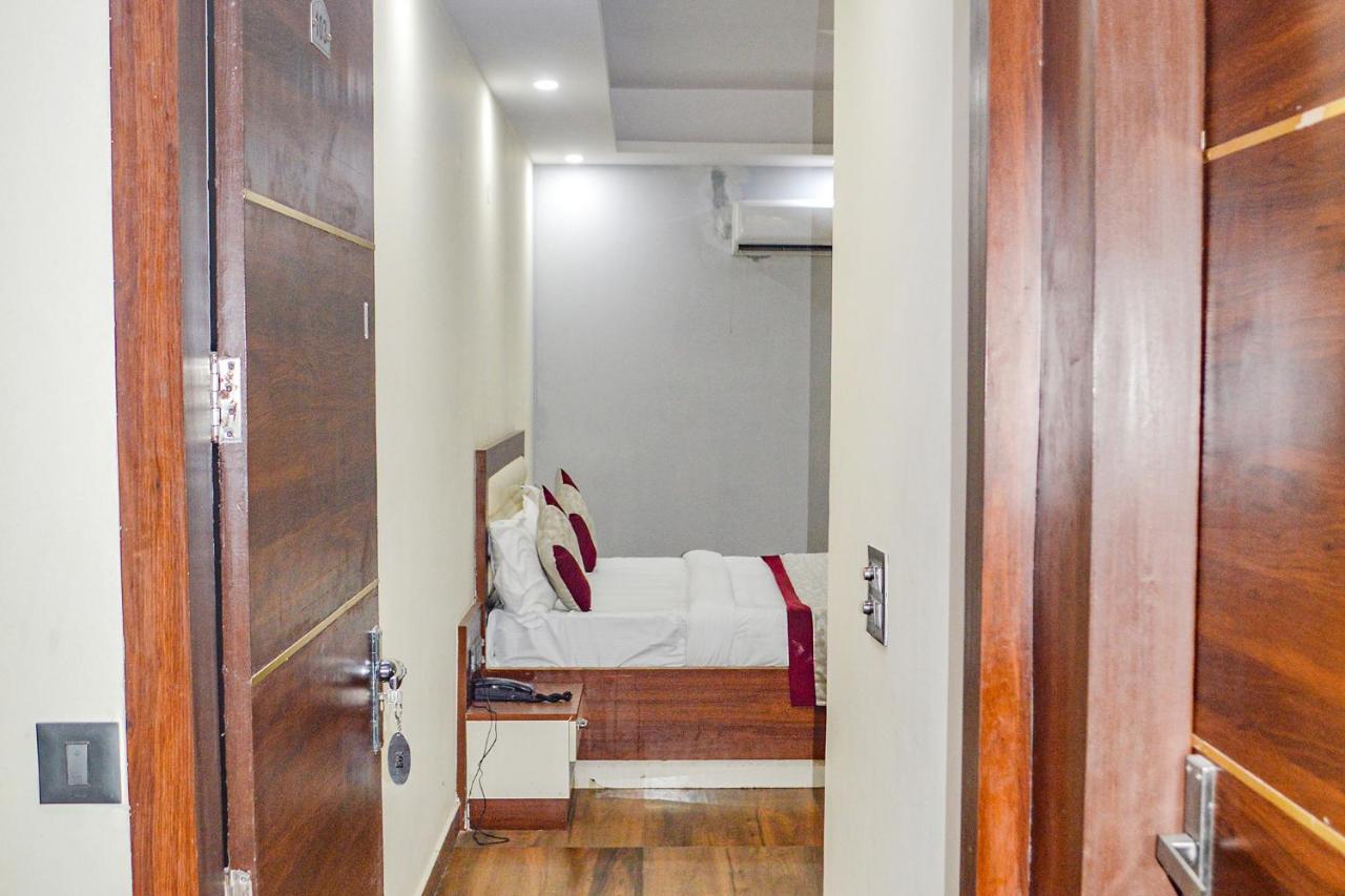 Fabhotel The Golf Inn 诺伊达 外观 照片