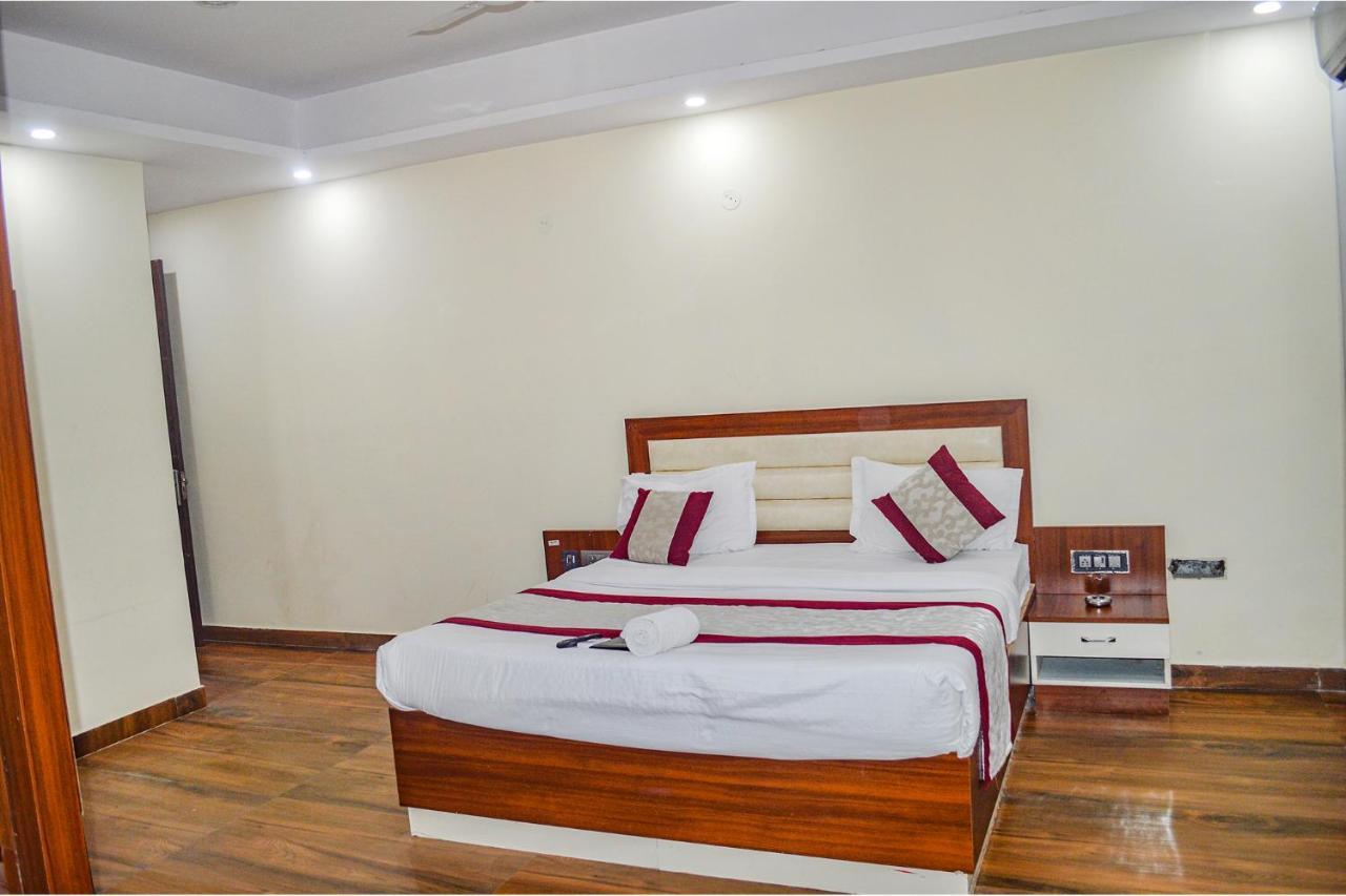 Fabhotel The Golf Inn 诺伊达 外观 照片