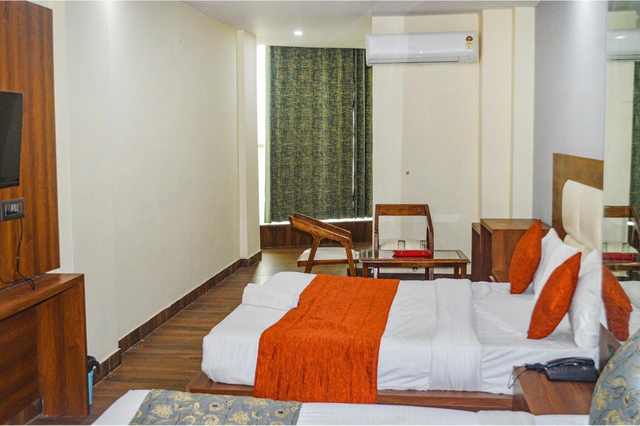 Fabhotel The Golf Inn 诺伊达 外观 照片